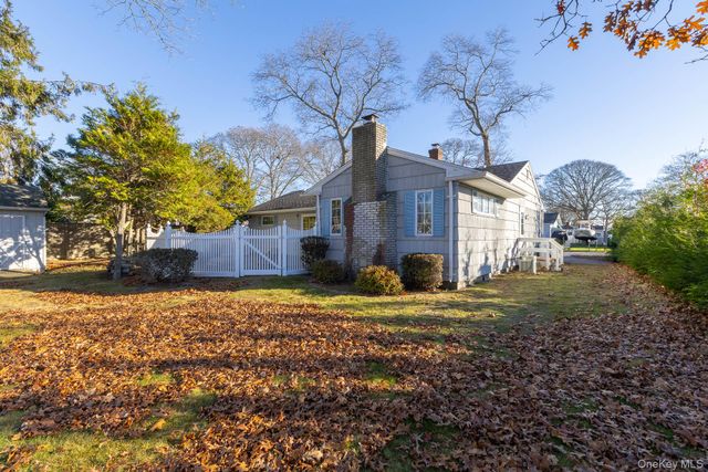 14 Whiting Road, East Quogue, NY 11942