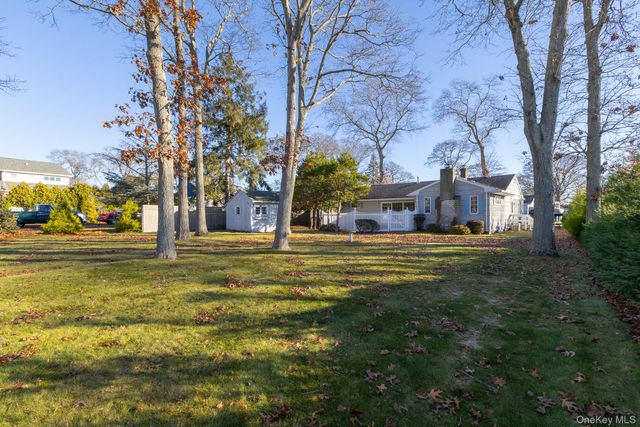 14 Whiting Road, East Quogue, NY 11942