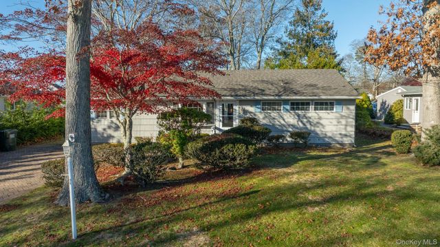 14 Whiting Road, East Quogue, NY 11942