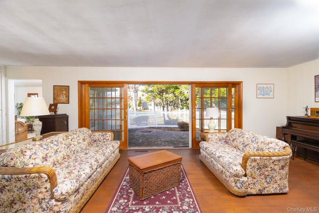 14 Whiting Road, East Quogue, NY 11942