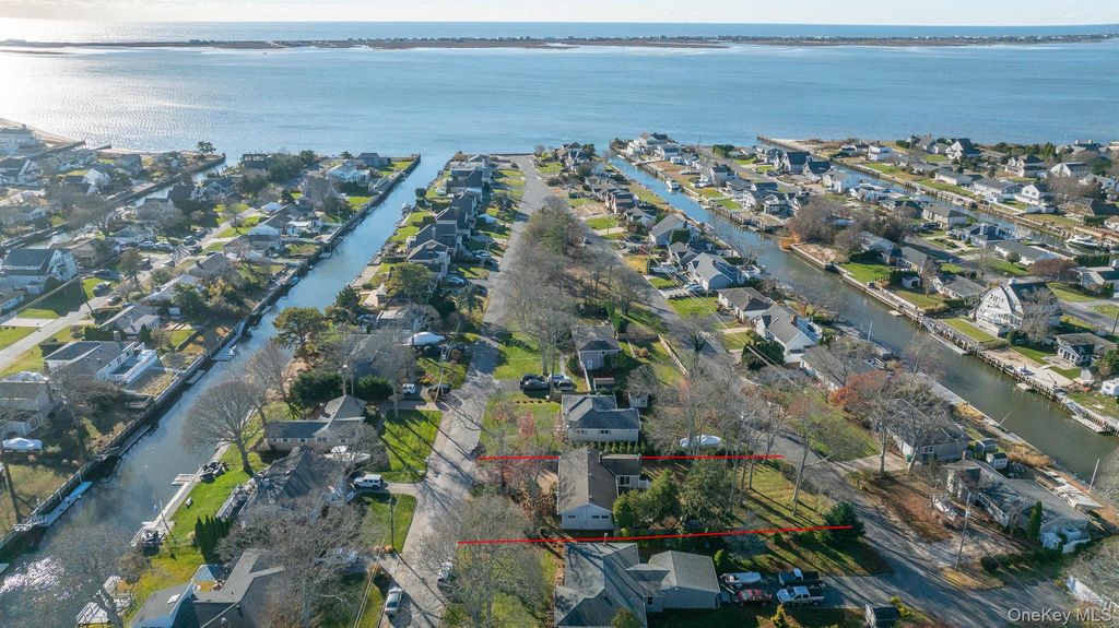 14 Whiting Road, East Quogue, NY 11942