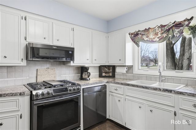 7410 Cherry Avenue, Jenison, MI 49428