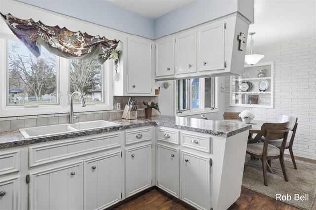 7410 Cherry Avenue, Jenison, MI 49428