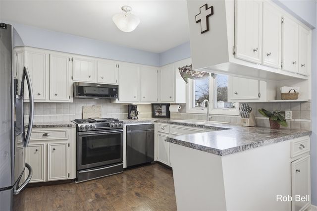 7410 Cherry Avenue, Jenison, MI 49428