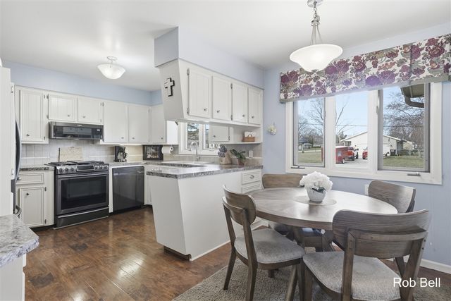 7410 Cherry Avenue, Jenison, MI 49428