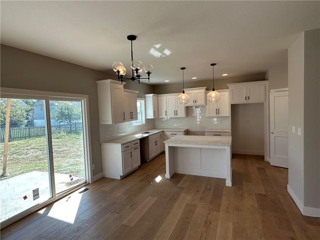 2372 NE Colonnade Avenue, Grain Valley, MO 64029