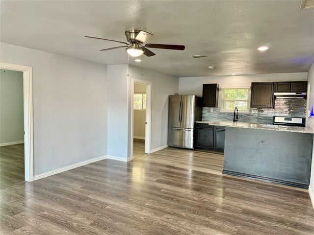 2618 Creekview Drive, Granbury, TX 76048