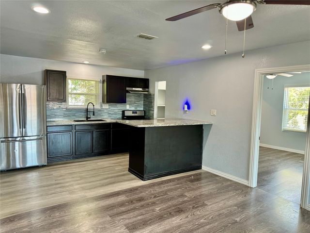 2618 Creekview Drive, Granbury, TX 76048