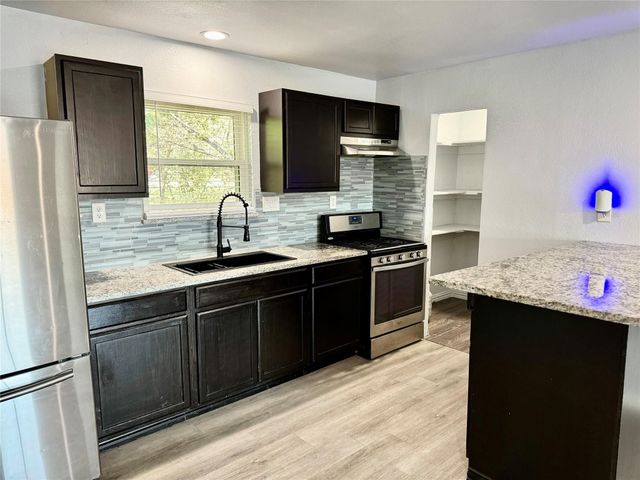 2618 Creekview Drive, Granbury, TX 76048