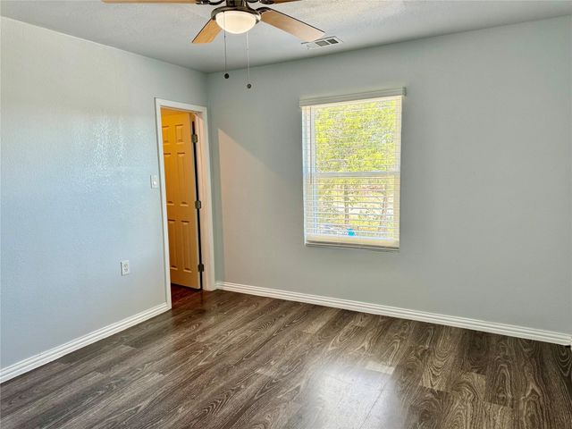 2618 Creekview Drive, Granbury, TX 76048