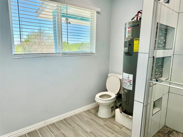 2618 Creekview Drive, Granbury, TX 76048