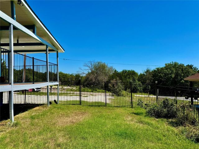 2618 Creekview Drive, Granbury, TX 76048