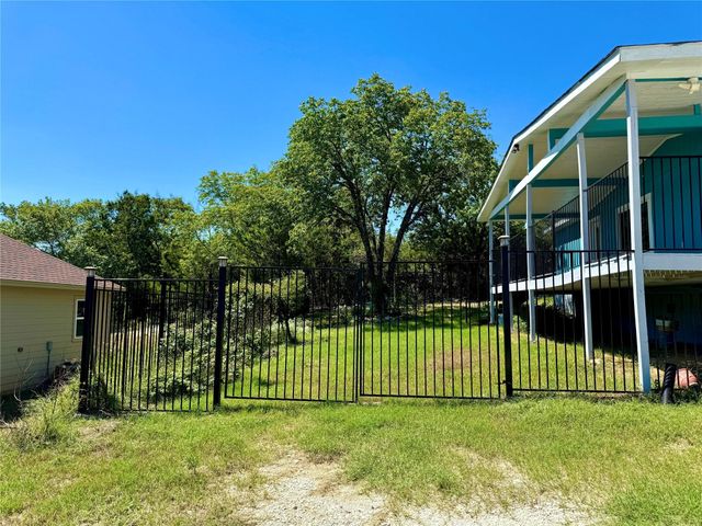 2618 Creekview Drive, Granbury, TX 76048