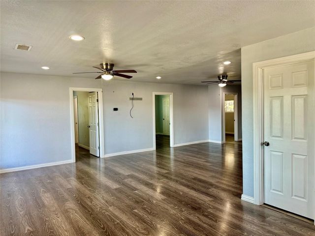 2618 Creekview Drive, Granbury, TX 76048