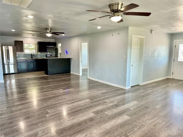 2618 Creekview Drive, Granbury, TX 76048