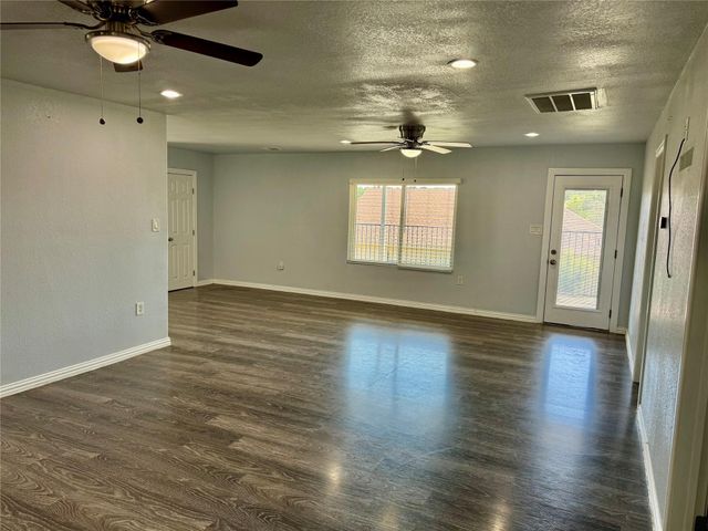 2618 Creekview Drive, Granbury, TX 76048