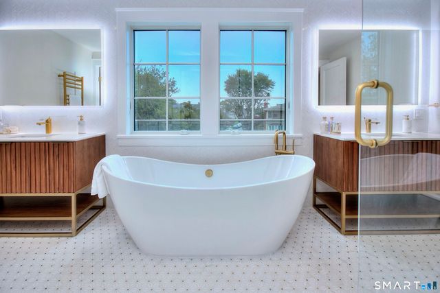 22 Apple Tree Trail, Westport, CT 06880