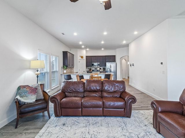 2402 England Lane, Pea Ridge, AR 72751