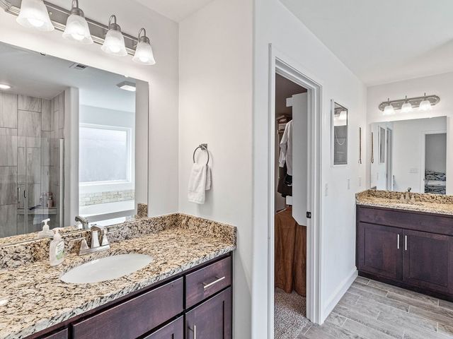 2402 England Lane, Pea Ridge, AR 72751