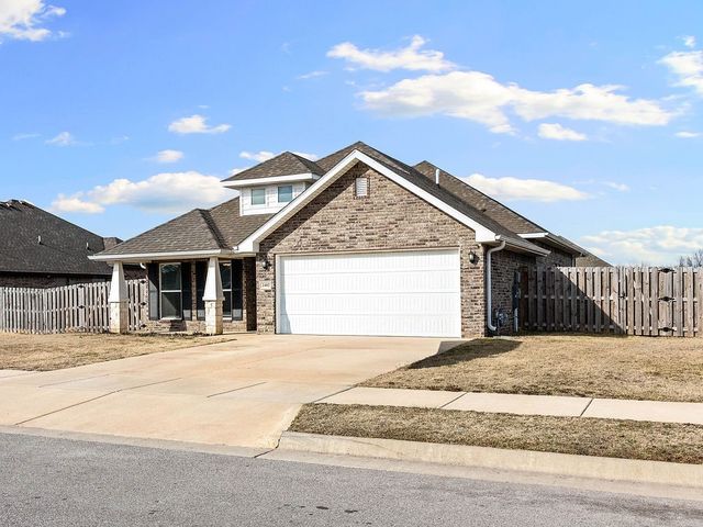 2402 England Lane, Pea Ridge, AR 72751
