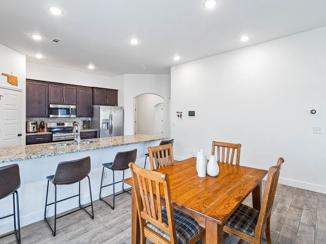 2402 England Lane, Pea Ridge, AR 72751