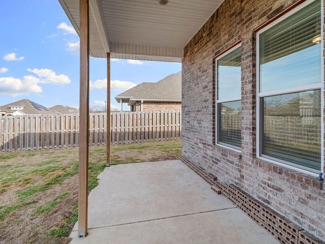 2402 England Lane, Pea Ridge, AR 72751