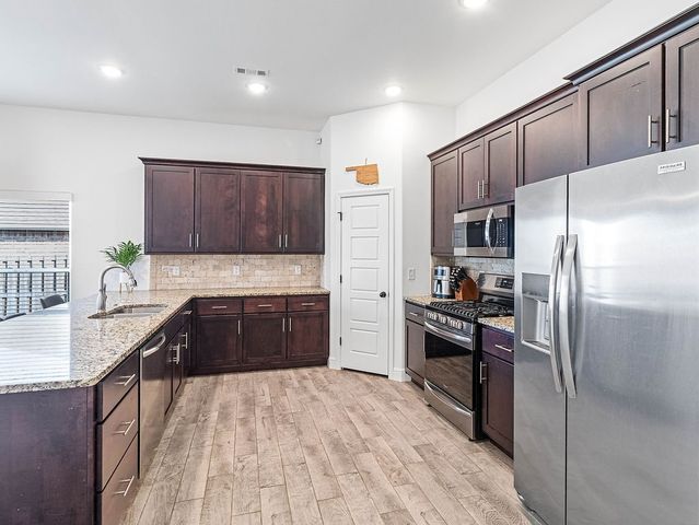 2402 England Lane, Pea Ridge, AR 72751