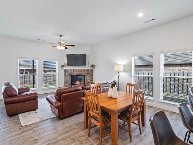 2402 England Lane, Pea Ridge, AR 72751