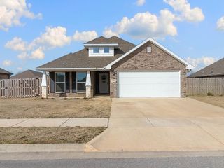 2402 England Lane, Pea Ridge, AR 72751