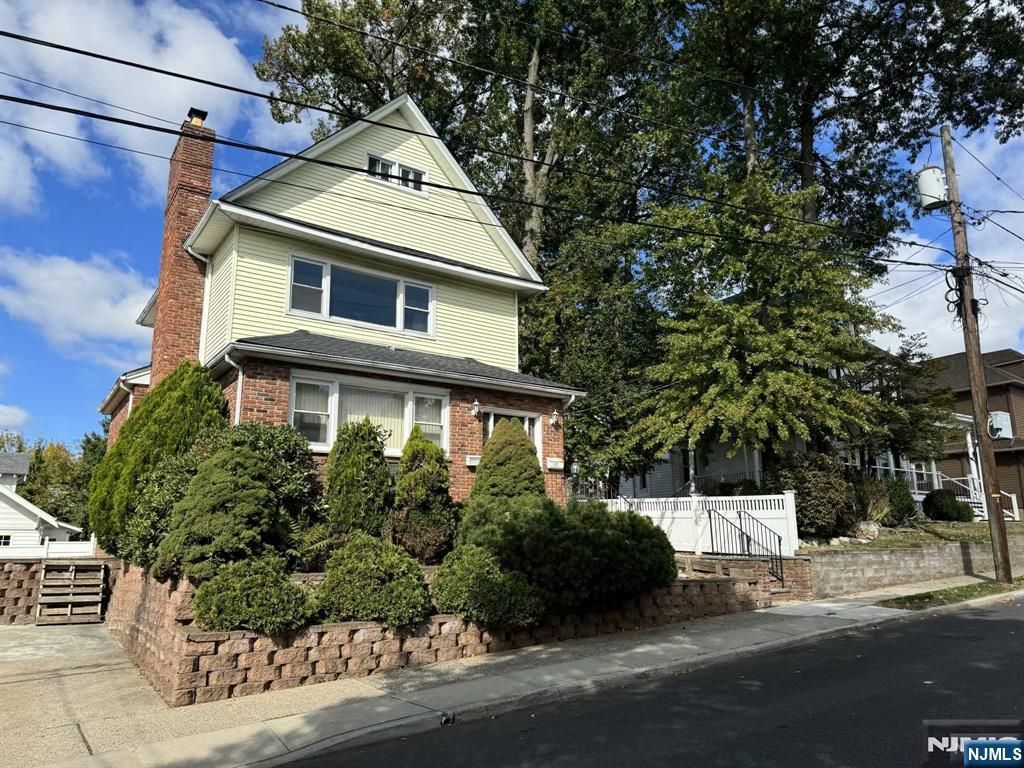 27 Lincoln Place 2, East Rutherford, NJ 07073