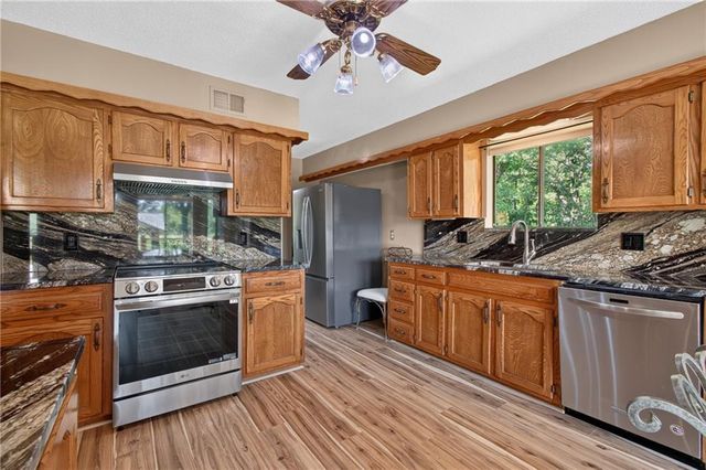 21801 S Martha Road, Peculiar, MO 64078