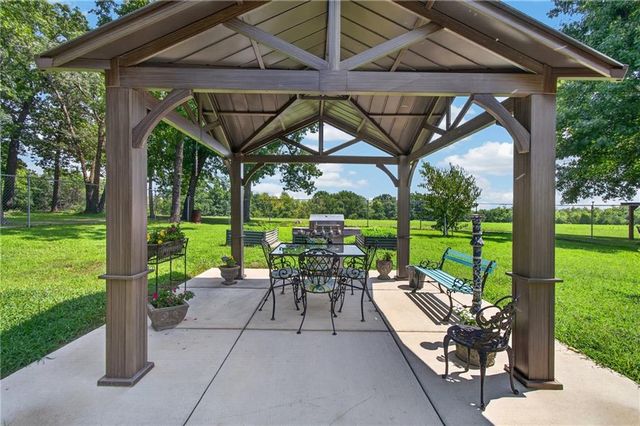 21801 S Martha Road, Peculiar, MO 64078