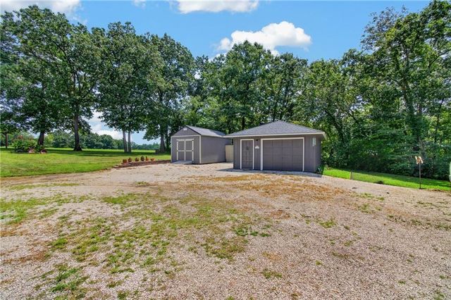 21801 S Martha Road, Peculiar, MO 64078