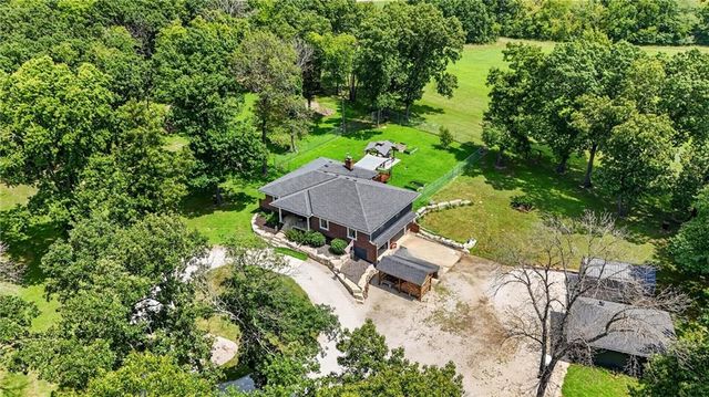 21801 S Martha Road, Peculiar, MO 64078