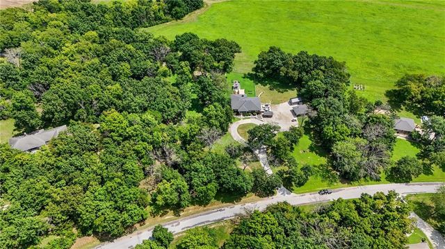 21801 S Martha Road, Peculiar, MO 64078