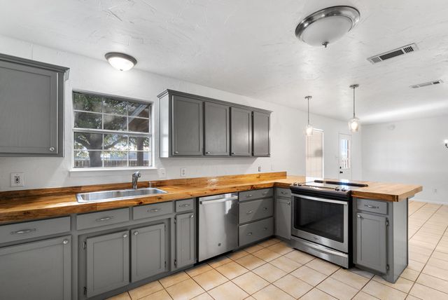 755 Hubbard Lane, Lipan, TX 76462