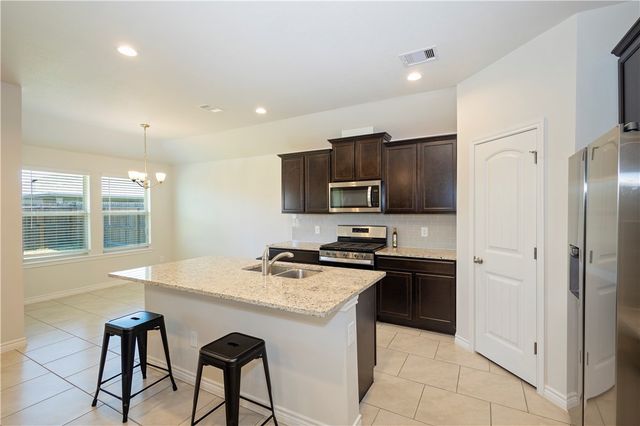 7722 Lariat Toss Dr, Corpus Christi, TX 78414