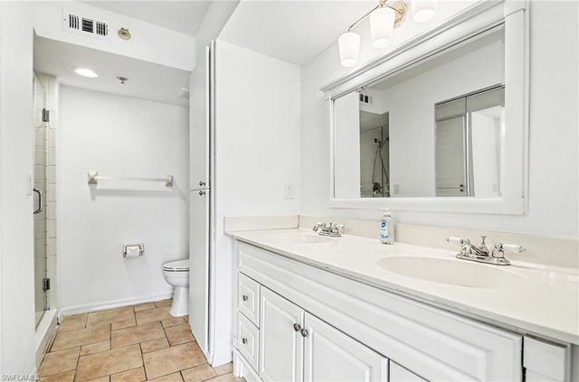 9650 Victoria LN 104, Naples, FL 34109