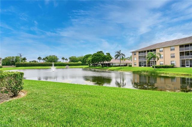 9650 Victoria LN 104, Naples, FL 34109