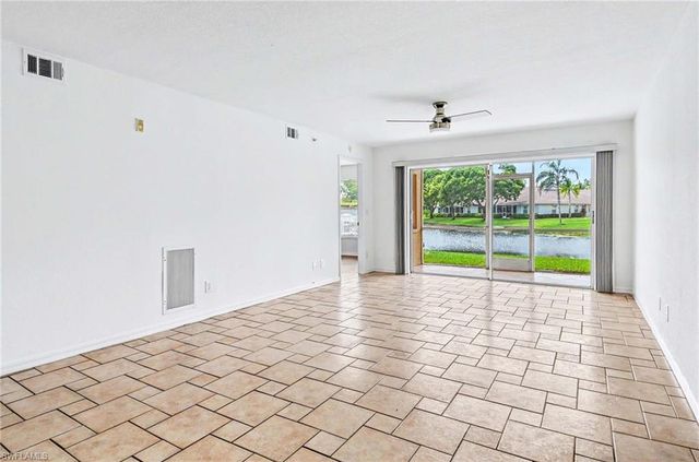 9650 Victoria LN 104, Naples, FL 34109