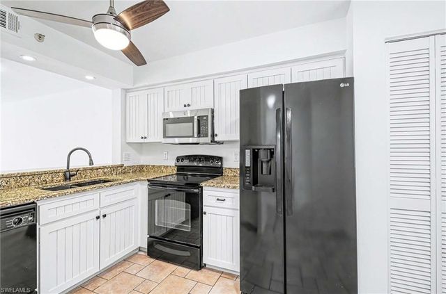 9650 Victoria LN 104, Naples, FL 34109