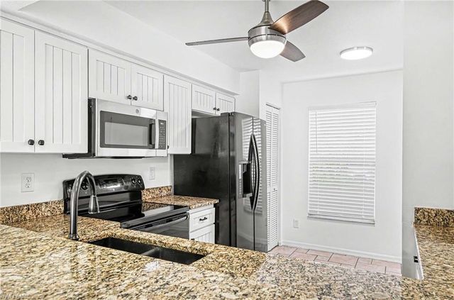 9650 Victoria LN 104, Naples, FL 34109