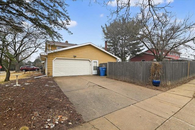 5218 Shorecrest Drive, Middleton, WI 53562