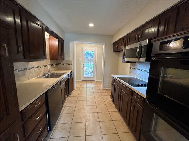 7516 Woodhaven Drive, North Richland Hills, TX 76182