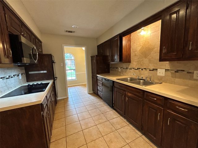 7516 Woodhaven Drive, North Richland Hills, TX 76182