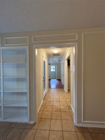 7516 Woodhaven Drive, North Richland Hills, TX 76182