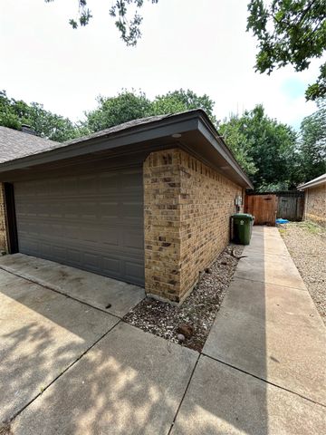 7516 Woodhaven Drive, North Richland Hills, TX 76182