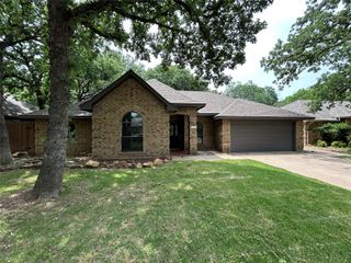7516 Woodhaven Drive, North Richland Hills, TX 76182