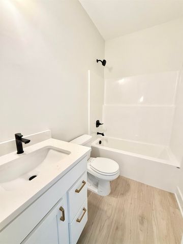 2259 S Chateau Ct, Wichita, KS 67207