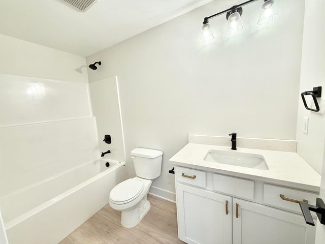 2259 S Chateau Ct, Wichita, KS 67207